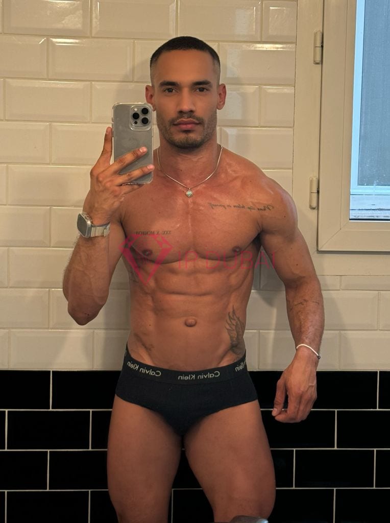 Lucas, 26, Latina, in Mussafah, Abu Dhabi, from AED 12,400 an hour, speaks Spanish and Portuguese — photo 63 of 71
