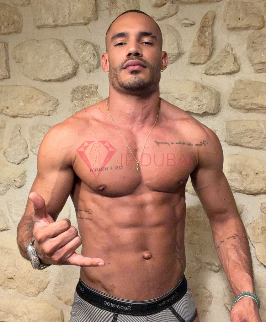 Lucas, 26, Latina, in Mussafah, Abu Dhabi, from AED 12,400 an hour, speaks Spanish and Portuguese — photo 7 of 71