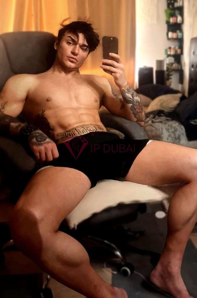 Diego, 26, Latina, in Al Nahda, Sharjah, from AED 10,800 an hour, speaks Spanish and Portuguese — photo 8 of 12