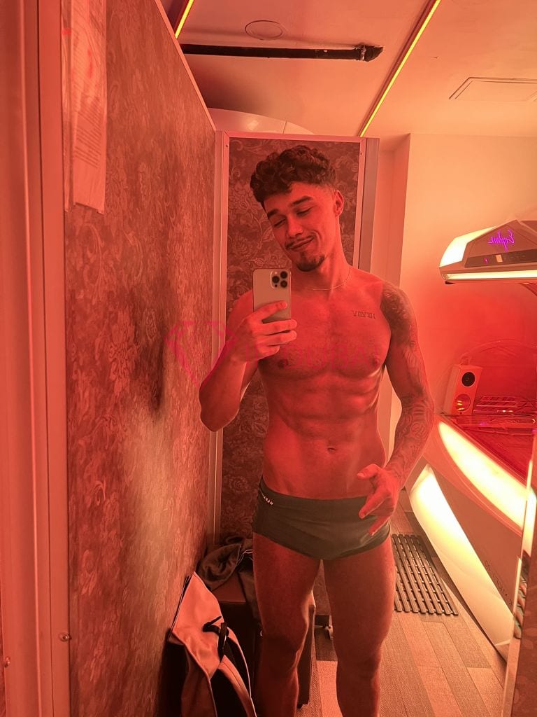 Camilo, 24, Latina, in Downtown, Dubai, from AED 2,500 an hour, speaks Spanish and Portuguese — photo 19 of 37