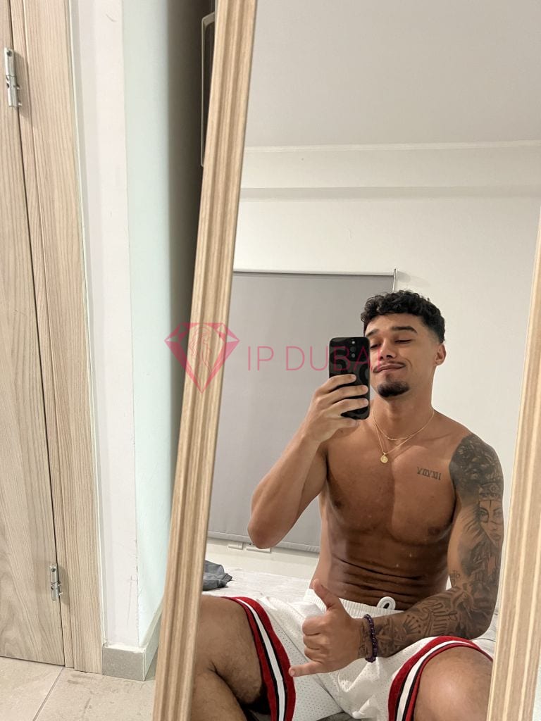 Camilo, 24, Latina, in Downtown, Dubai, from AED 2,500 an hour, speaks Spanish and Portuguese — photo 7 of 37