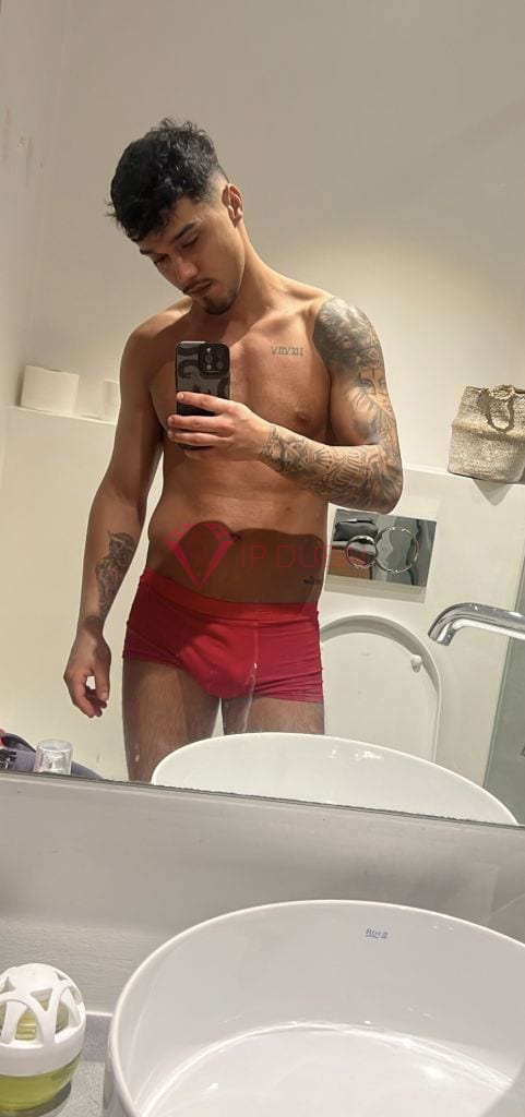 Camilo, 24, Latina, in Downtown, Dubai, from AED 2,500 an hour, speaks Spanish and Portuguese — photo 8 of 37