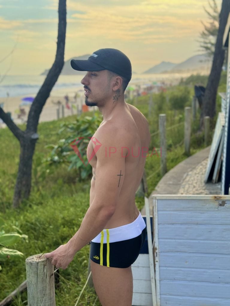 Emiliano, 28, Latina, in Al Qasimia, Sharjah, from AED 2,650 an hour, speaks Spanish and Portuguese — photo 13 of 30