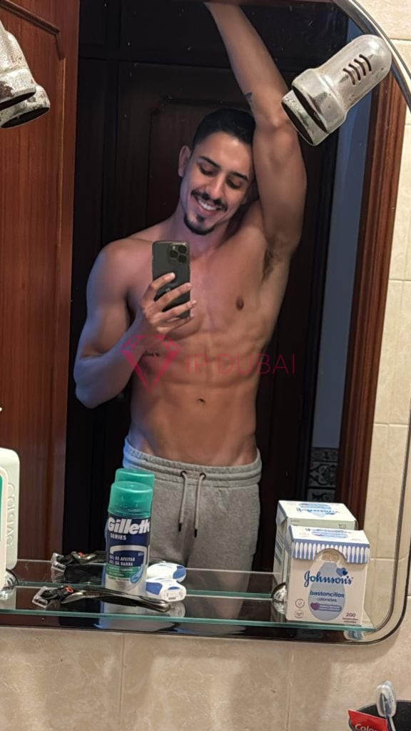 Emiliano, 28, Latina, in Al Qasimia, Sharjah, from AED 2,650 an hour, speaks Spanish and Portuguese — photo 14 of 30