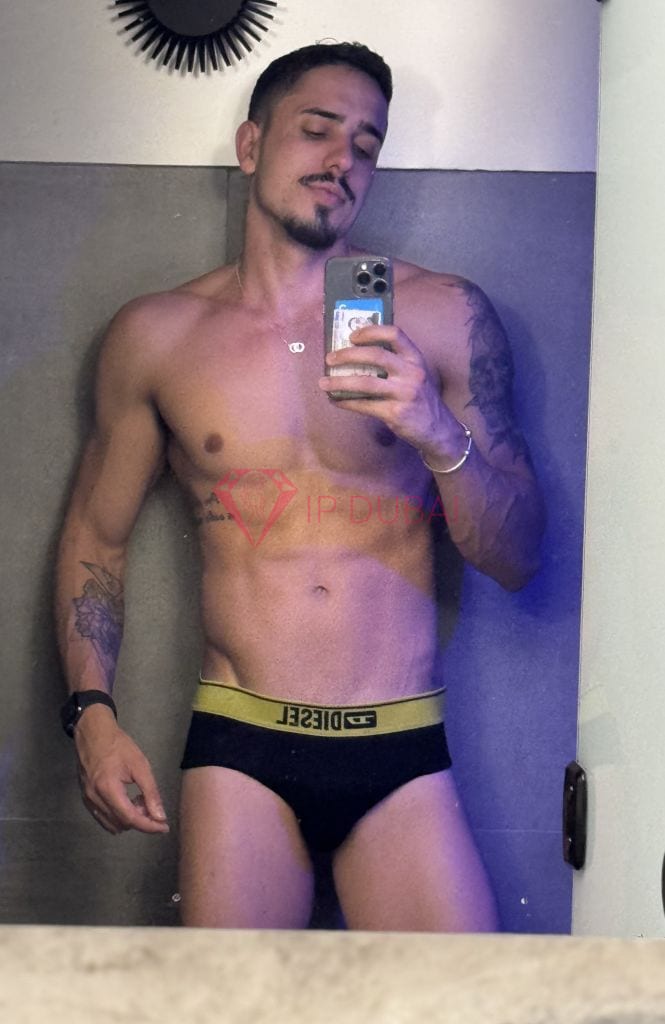Emiliano, 28, Latina, in Al Qasimia, Sharjah, from AED 2,650 an hour, speaks Spanish and Portuguese — photo 15 of 30