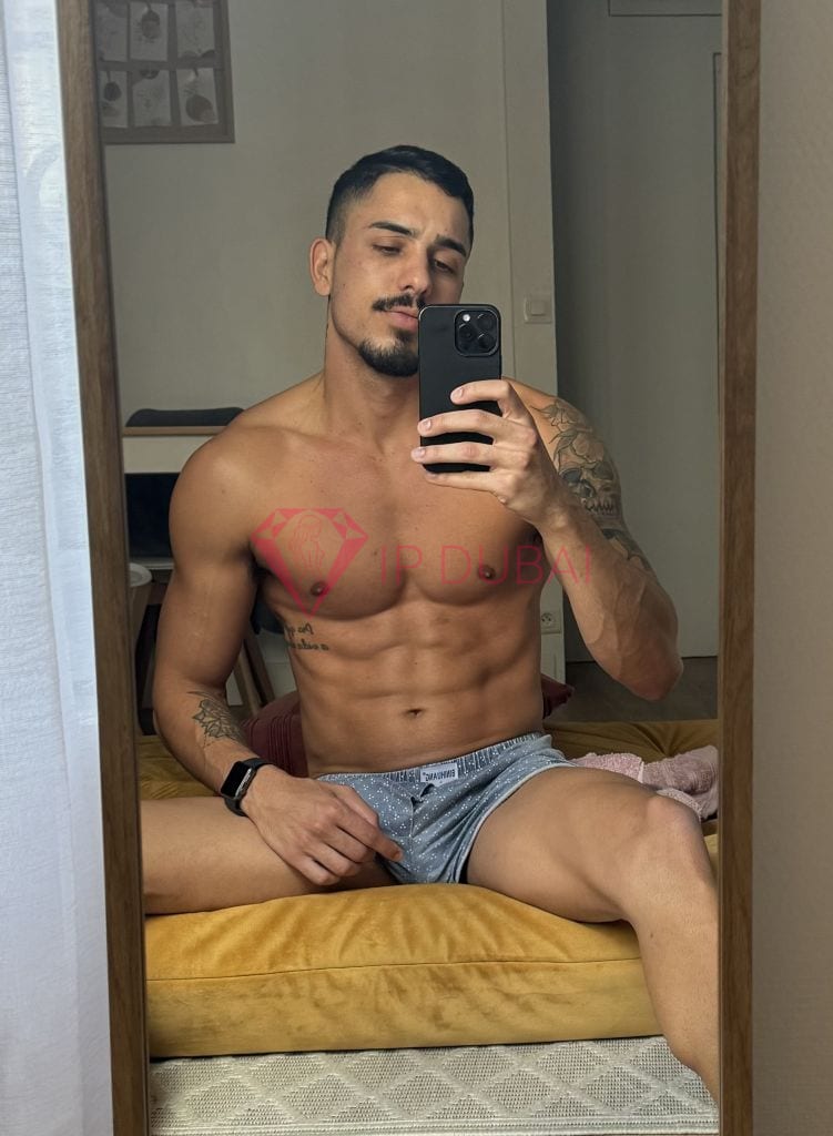 Emiliano, 28, Latina, in Al Qasimia, Sharjah, from AED 2,650 an hour, speaks Spanish and Portuguese — photo 16 of 30