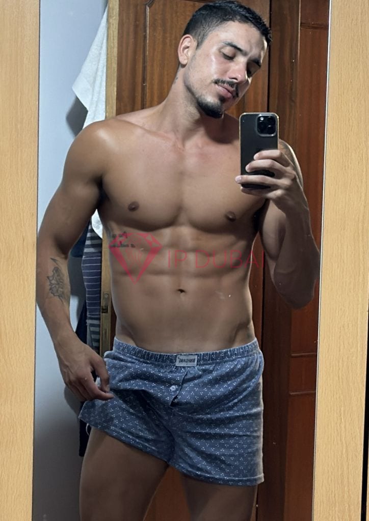 Emiliano, 28, Latina, in Al Qasimia, Sharjah, from AED 2,650 an hour, speaks Spanish and Portuguese — photo 20 of 30