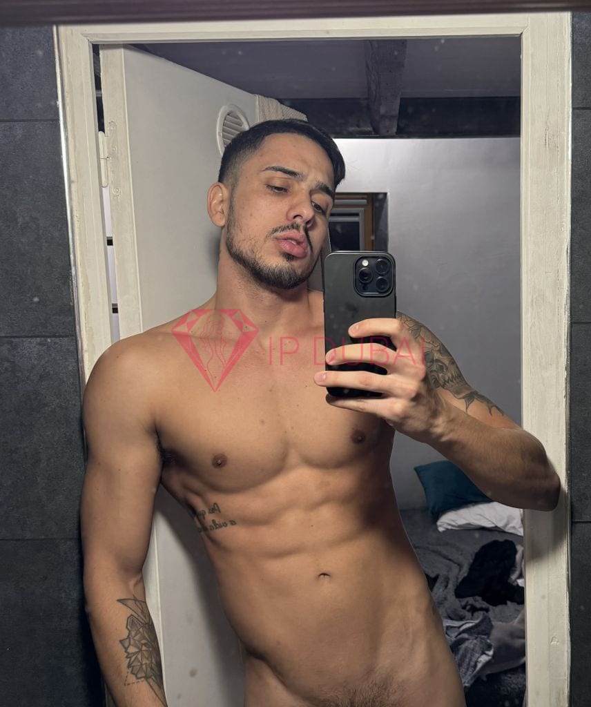 Emiliano, 28, Latina, in Al Qasimia, Sharjah, from AED 2,650 an hour, speaks Spanish and Portuguese — photo 26 of 30