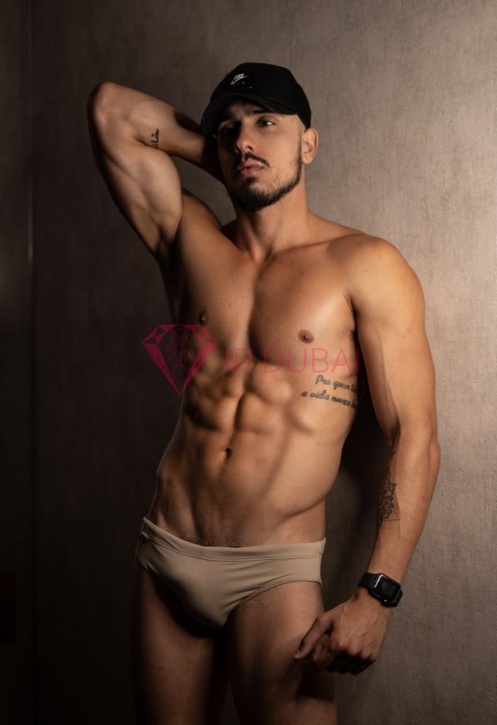 Emiliano, 28, Latina, in Al Qasimia, Sharjah, from AED 2,650 an hour, speaks Spanish and Portuguese — photo 28 of 30