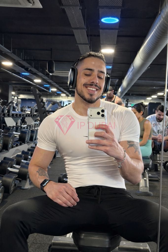 Emiliano, 28, Latina, in Al Qasimia, Sharjah, from AED 2,650 an hour, speaks Spanish and Portuguese — photo 4 of 30