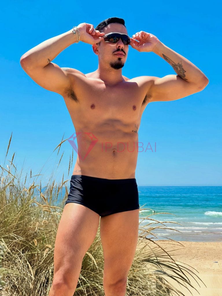 Emiliano, 28, Latina, in Al Qasimia, Sharjah, from AED 2,650 an hour, speaks Spanish and Portuguese — photo 6 of 30
