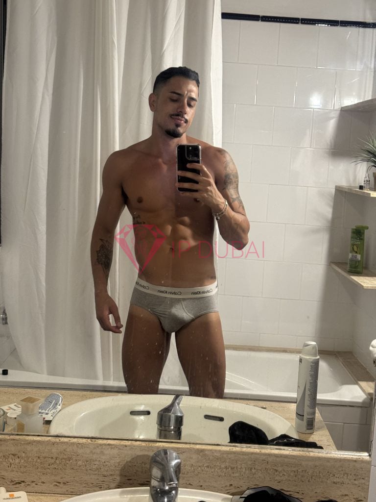 Emiliano, 28, Latina, in Al Qasimia, Sharjah, from AED 2,650 an hour, speaks Spanish and Portuguese — photo 8 of 30