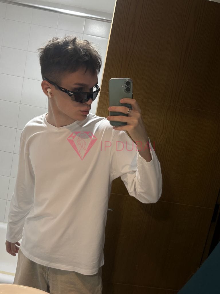 Eduardo, 20, Latina, in Corniche, Abu Dhabi, from AED 2,950 an hour, speaks Spanish and Portuguese — photo 5 of 7