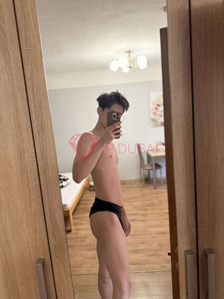 Mateo, 20, Latina, in Al Khalidiyah, Abu Dhabi, from AED 2,850 an hour, speaks Spanish and Portuguese — photo 4 of 9