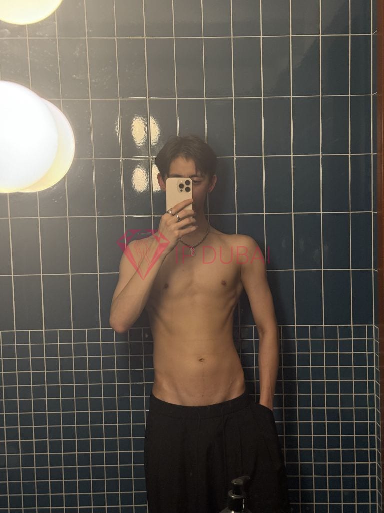 Mateo, 20, Latina, in Al Khalidiyah, Abu Dhabi, from AED 2,850 an hour, speaks Spanish and Portuguese — photo 6 of 9
