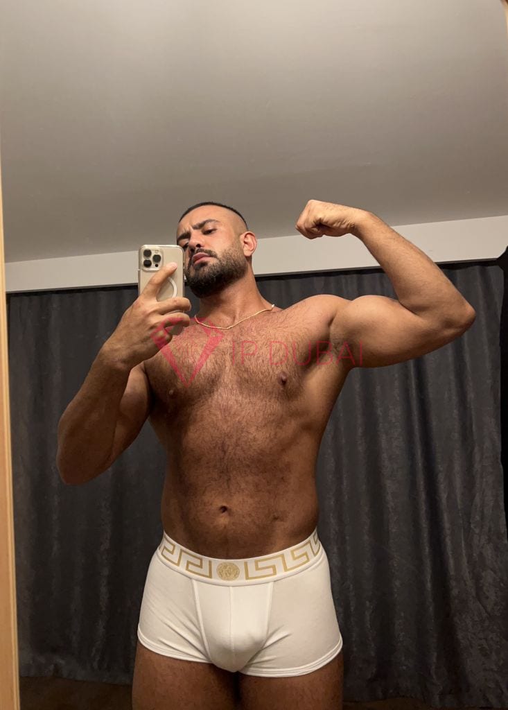Julian, 24, European, in Deira, Dubai, from AED 2,650 an hour, speaks English and French — photo 11 of 16