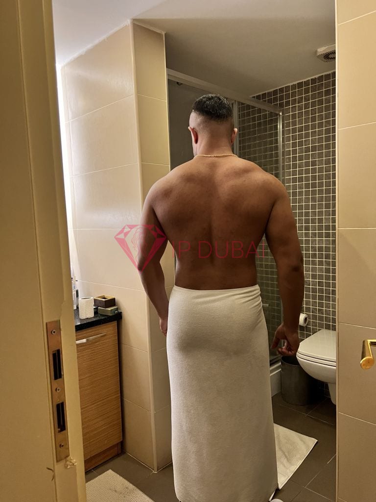 Julian, 24, European, in Deira, Dubai, from AED 2,650 an hour, speaks English and French — photo 3 of 16