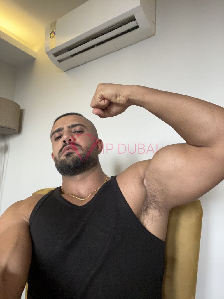 Julian, 24, European, in Deira, Dubai, from AED 2,650 an hour, speaks English and French — photo 4 of 16