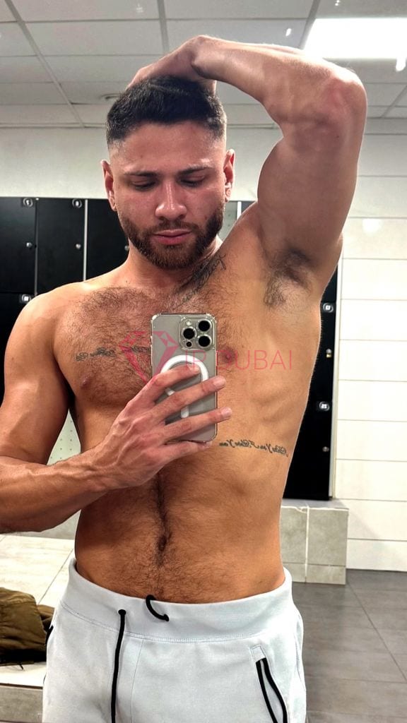 Lucas, 28, Latina, in Deira, Dubai, from AED 13,500 an hour, speaks Spanish and Portuguese — photo 24 of 36