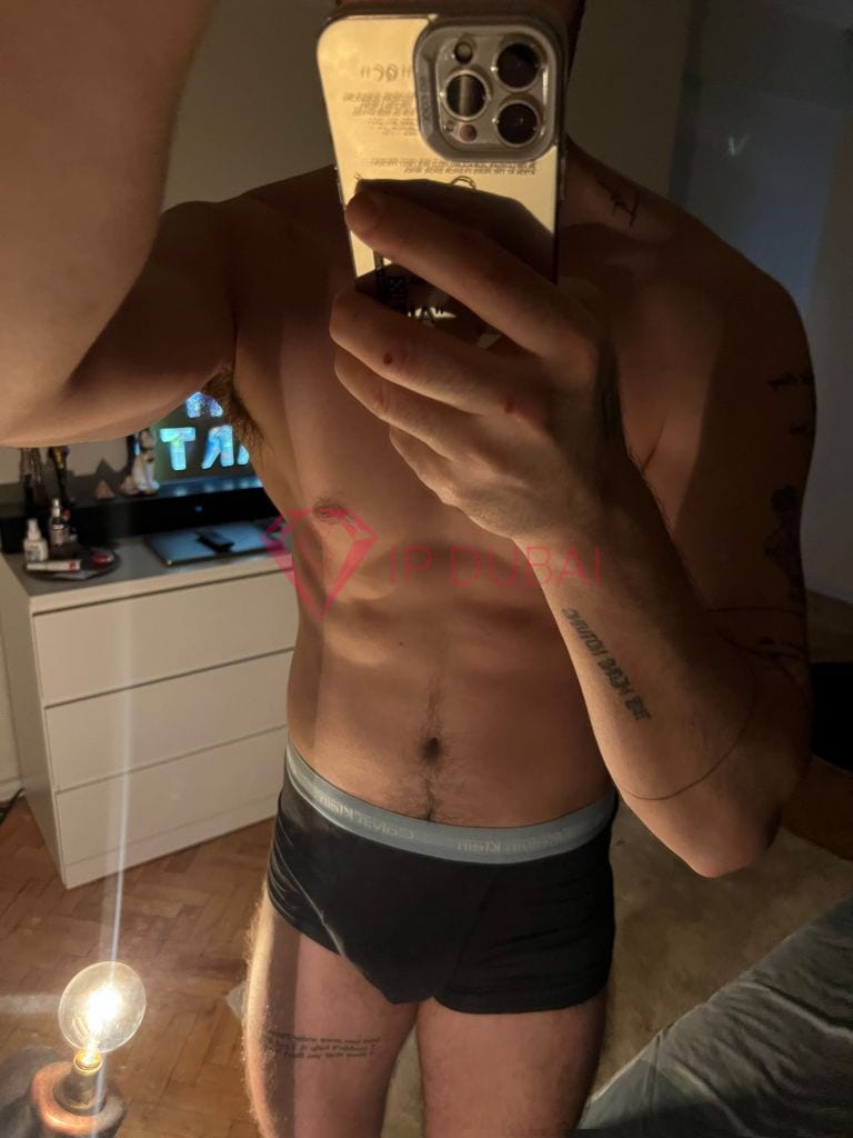 Felipe, 25, Latina, in DIFC, Dubai, from AED 2,200 an hour, speaks Spanish and Portuguese — photo 5 of 8