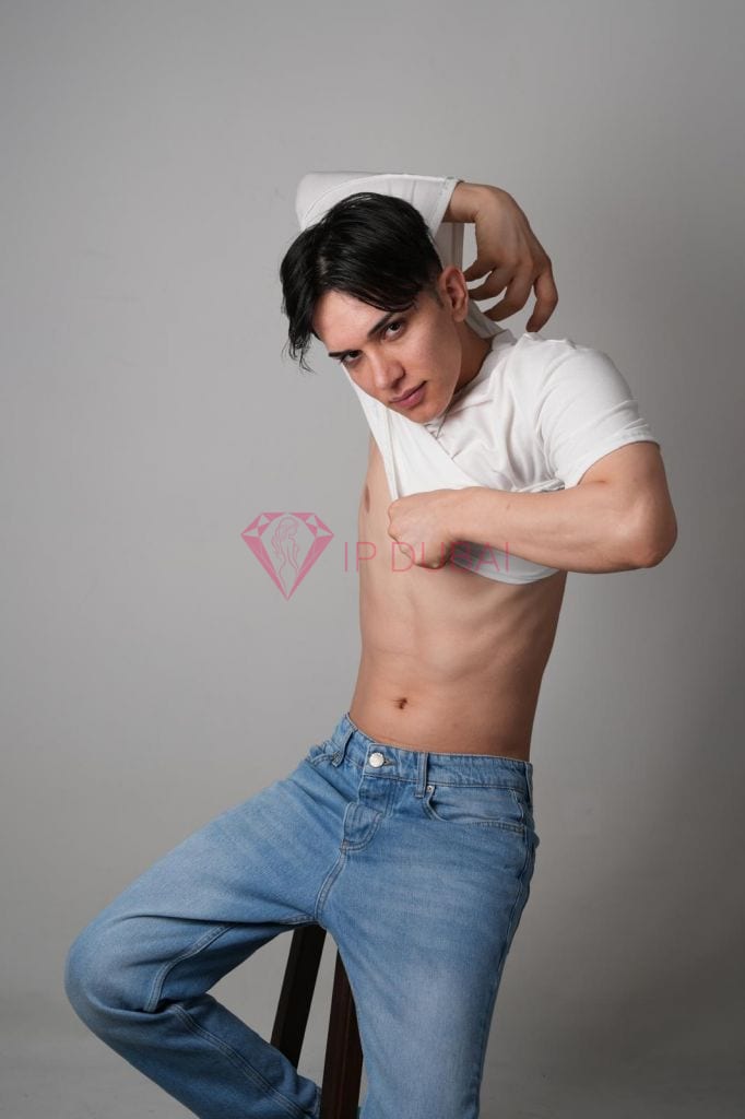 Nicolas, 21, Latina, in Yas Island, Abu Dhabi, from AED 10,100 an hour, speaks Spanish and Portuguese — photo 4 of 6
