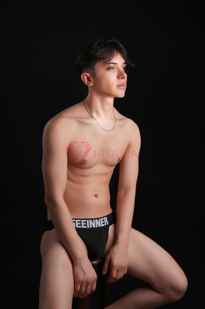 Nicolas, 21, Latina, in Yas Island, Abu Dhabi, from AED 10,100 an hour, speaks Spanish and Portuguese — photo 6 of 6