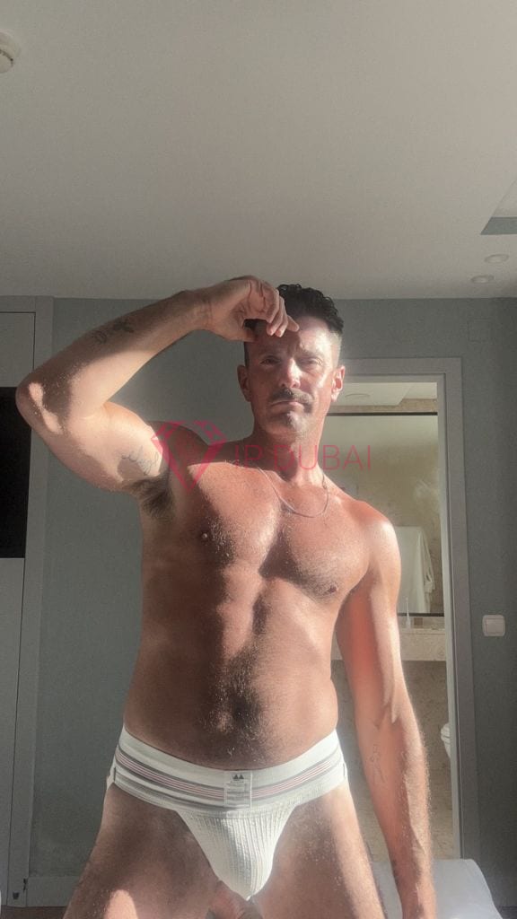 Lars, 36, European, in Khalifa City, Abu Dhabi, from AED 2,450 an hour, speaks English and French — photo 29 of 38