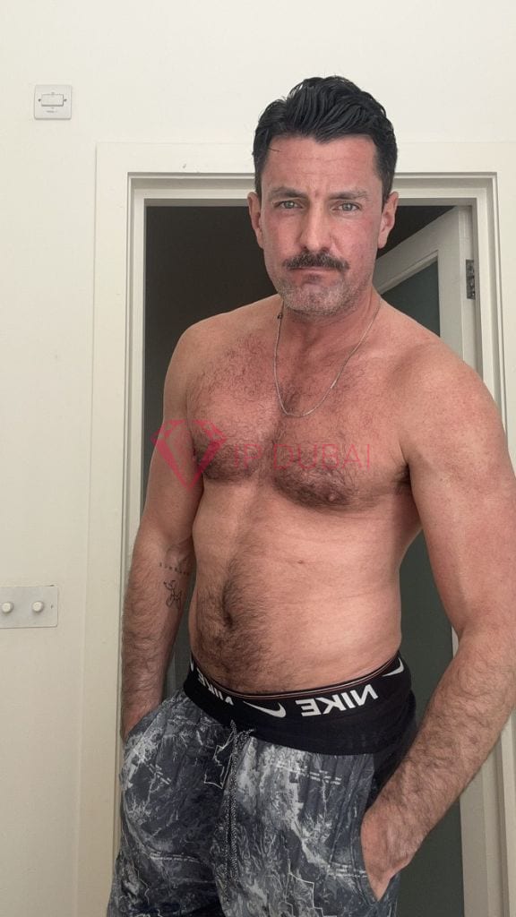 Lars, 36, European, in Khalifa City, Abu Dhabi, from AED 2,450 an hour, speaks English and French — photo 3 of 38