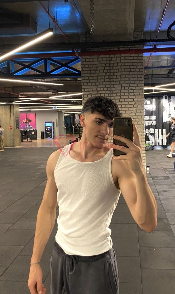 Matheus, 19, Latina, in JVC, Dubai, from AED 11,200 an hour, speaks Spanish and Portuguese — photo 4 of 7