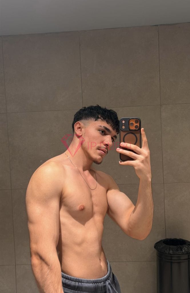 Matheus, 19, Latina, in JVC, Dubai, from AED 11,200 an hour, speaks Spanish and Portuguese — photo 5 of 7