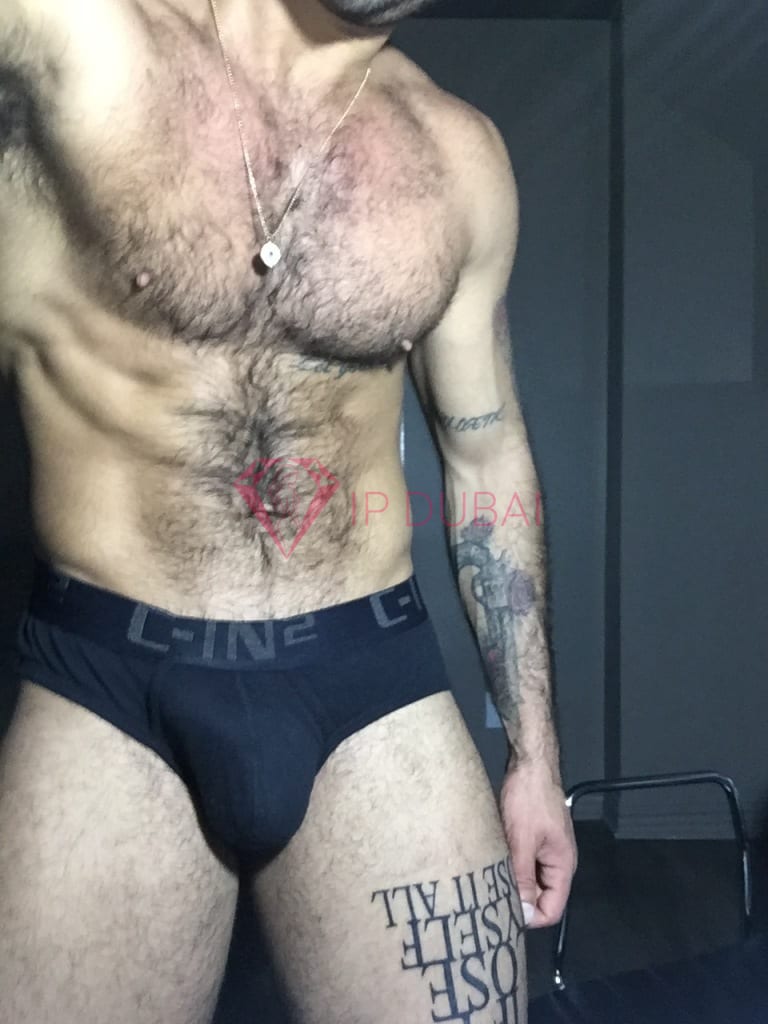Nicolas, 28, Latina, in Corniche, Abu Dhabi, from AED 13,300 an hour, speaks Spanish and Portuguese — photo 4 of 50