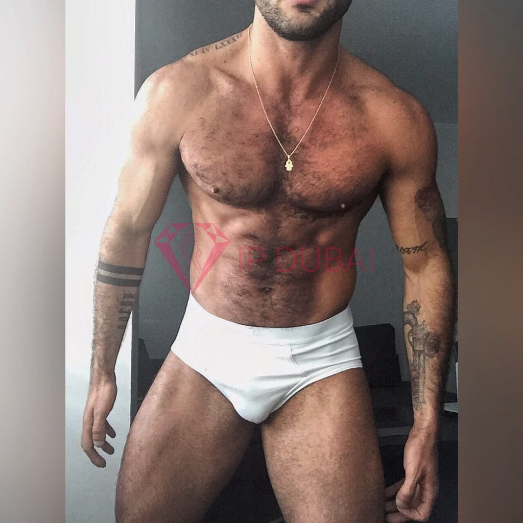 Nicolas, 28, Latina, in Corniche, Abu Dhabi, from AED 13,300 an hour, speaks Spanish and Portuguese — photo 42 of 50