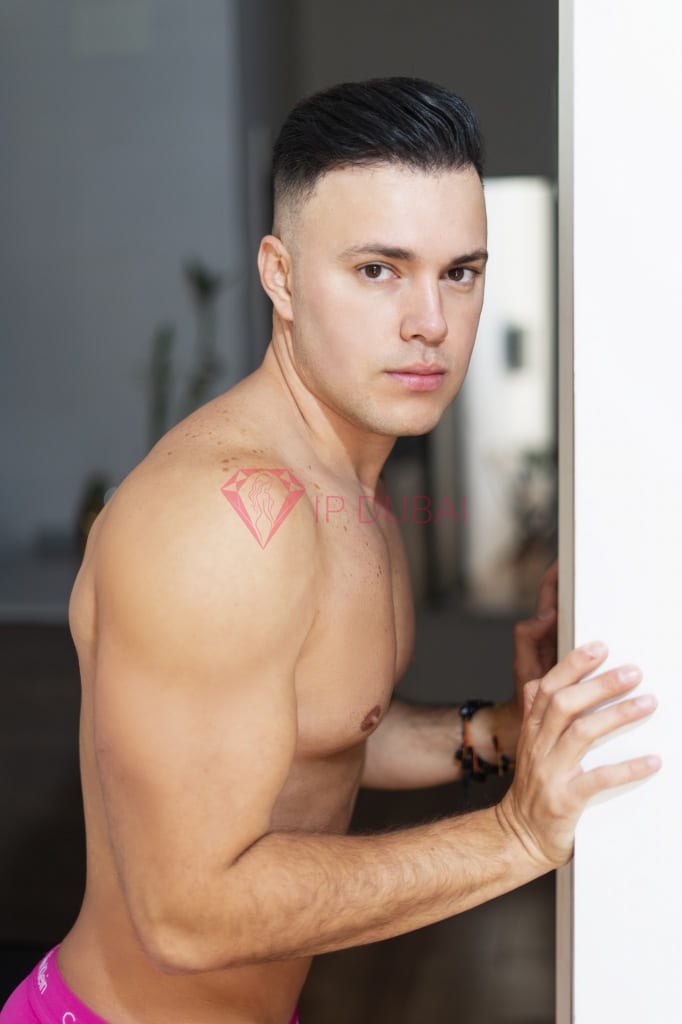 Matheus, 27, Latina, in Discovery Gardens, Dubai, from AED 2,600 an hour, speaks Spanish and Portuguese — photo 7 of 29