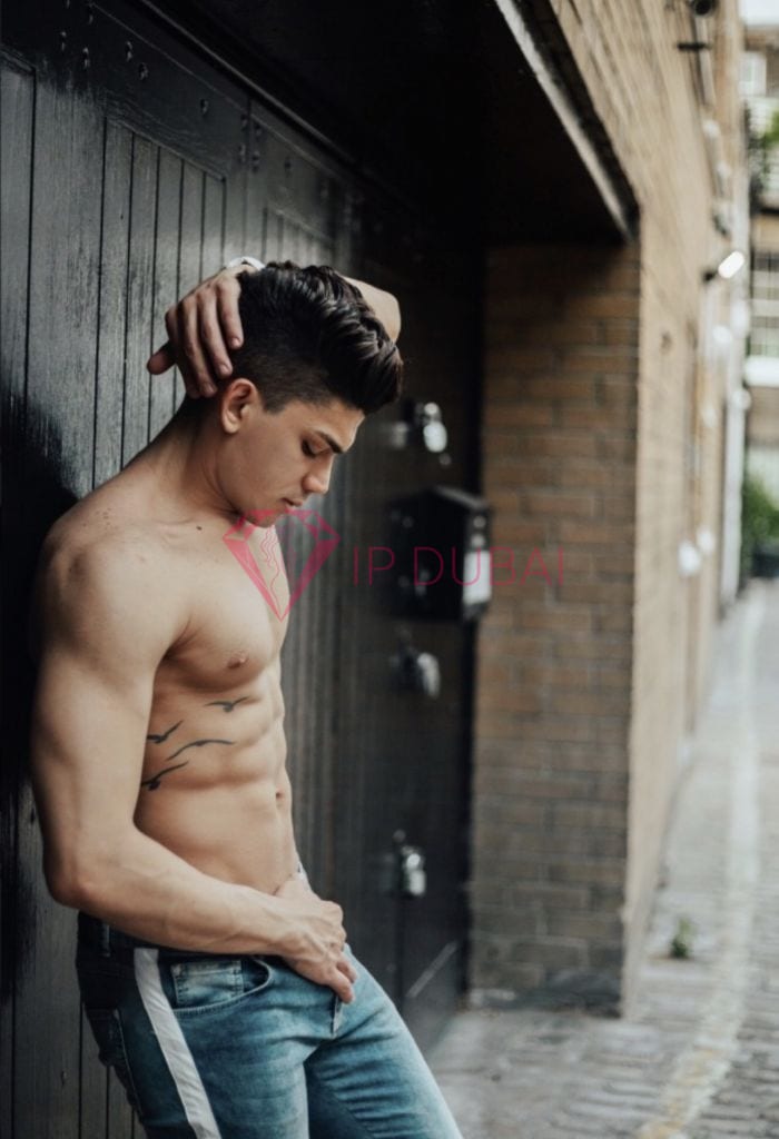 Alejandro, 29, Latina, in Mirdif, Dubai, from AED 2,050 an hour, speaks Spanish and Portuguese — photo 12 of 42