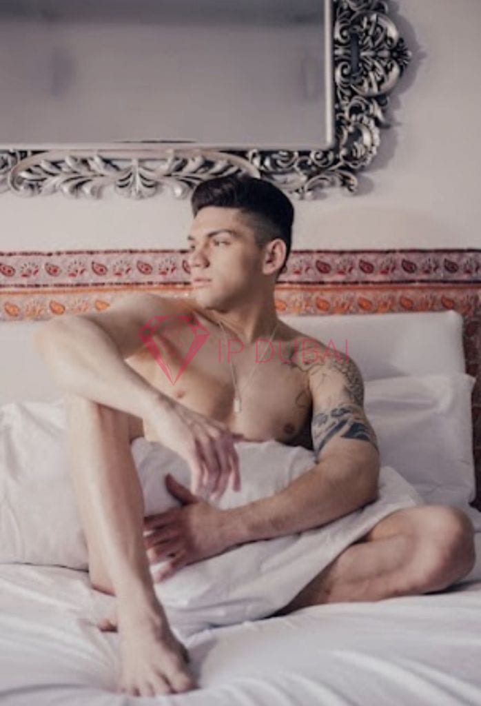 Alejandro, 29, Latina, in Mirdif, Dubai, from AED 2,050 an hour, speaks Spanish and Portuguese — photo 36 of 42