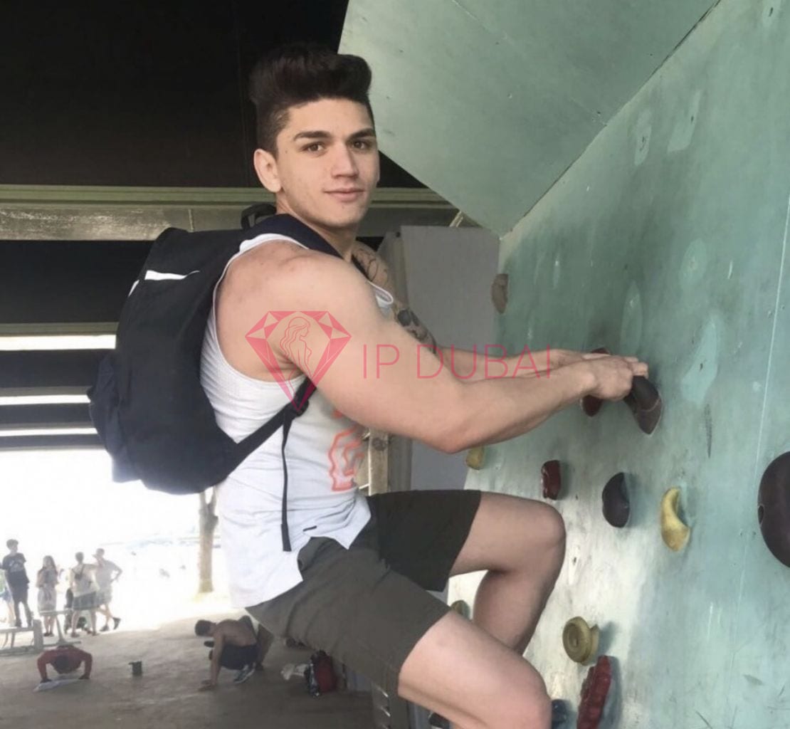 Alejandro, 29, Latina, in Mirdif, Dubai, from AED 2,050 an hour, speaks Spanish and Portuguese — photo 38 of 42