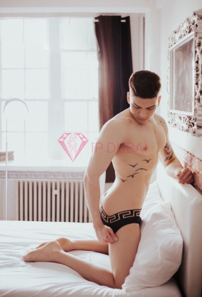Alejandro, 29, Latina, in Mirdif, Dubai, from AED 2,050 an hour, speaks Spanish and Portuguese — photo 4 of 42