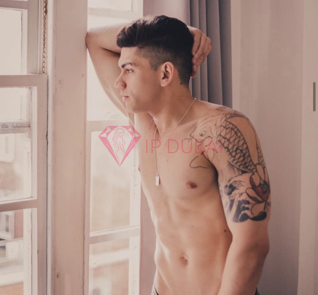 Alejandro, 29, Latina, in Mirdif, Dubai, from AED 2,050 an hour, speaks Spanish and Portuguese — photo 6 of 42