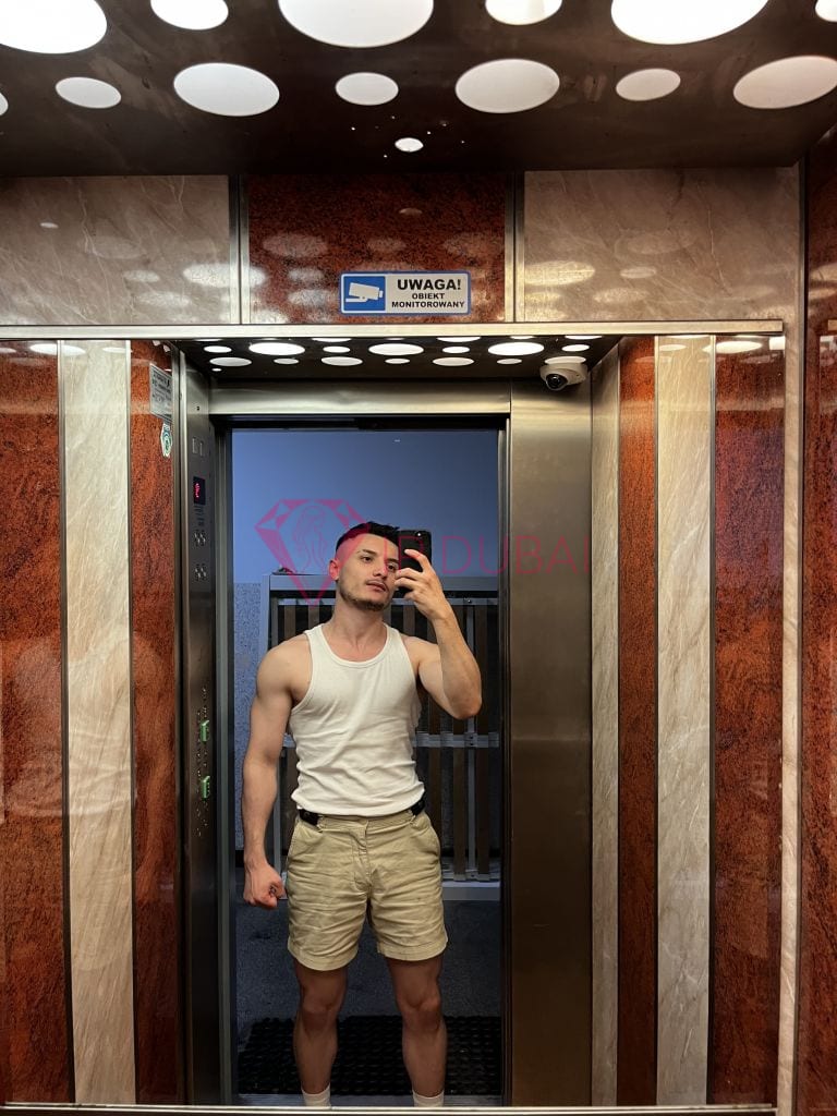 Henrik, 24, European, in DIFC, Dubai, from AED 2,250 an hour, speaks English and French — photo 12 of 18