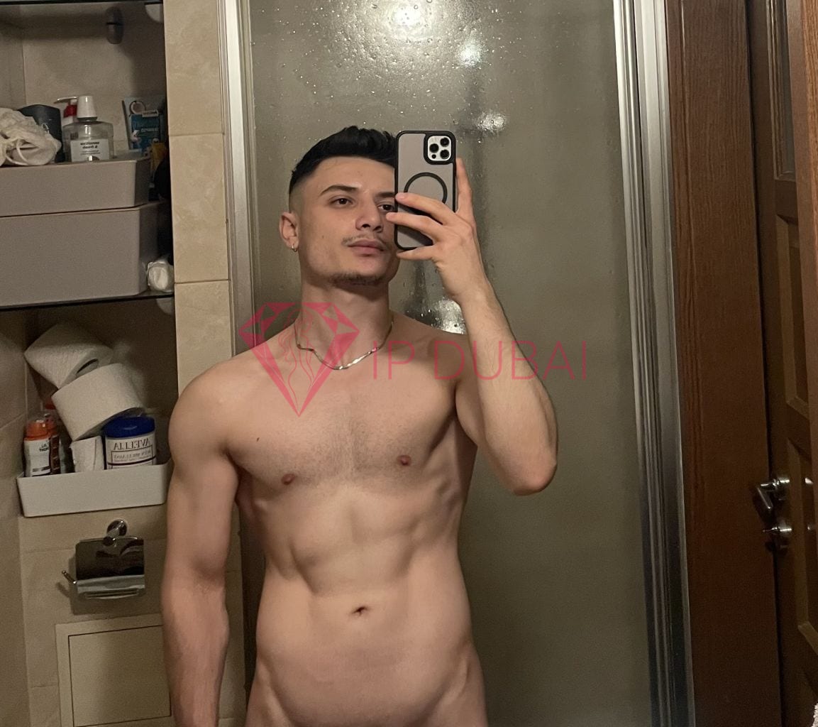 Henrik, 24, European, in DIFC, Dubai, from AED 2,250 an hour, speaks English and French — photo 16 of 18