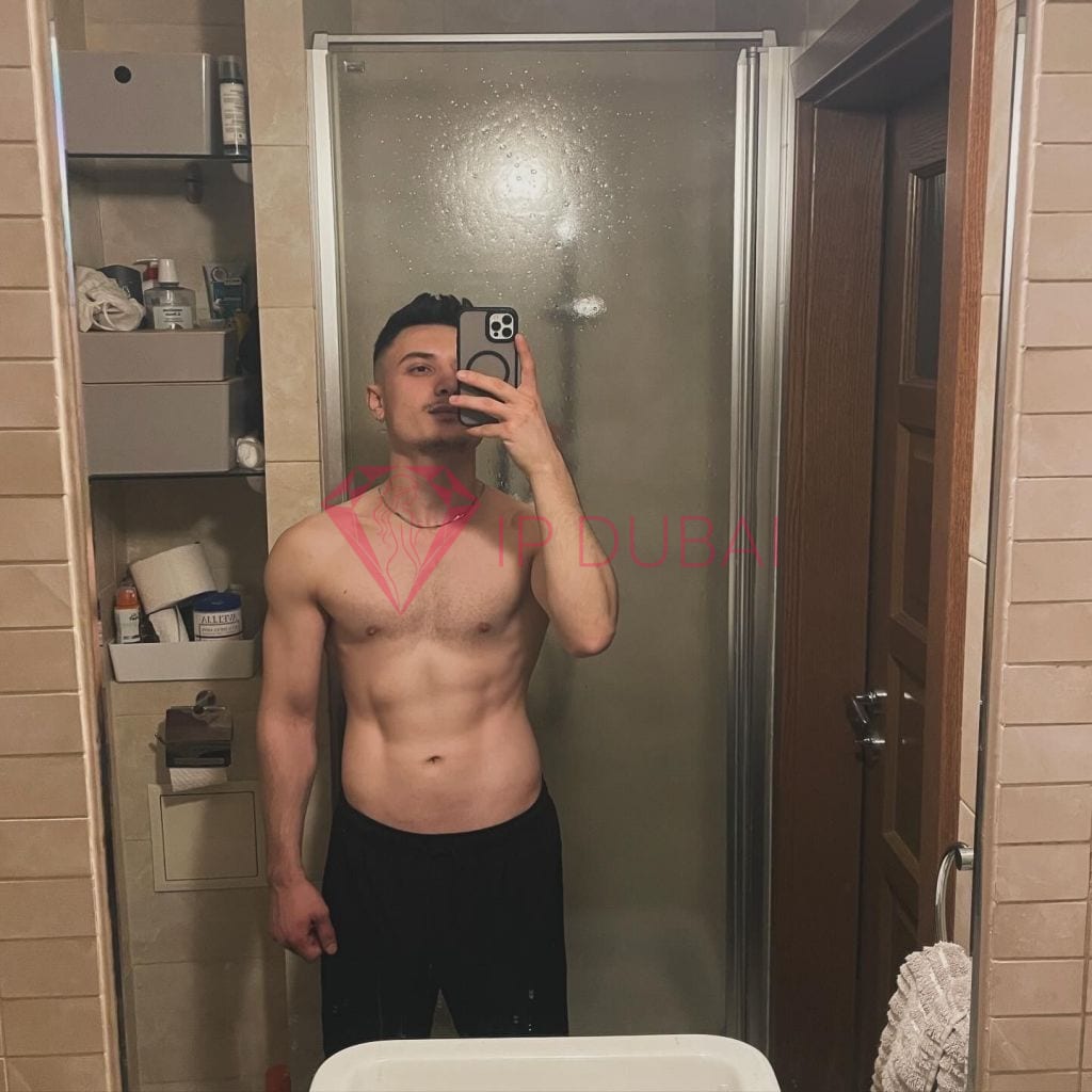 Henrik, 24, European, in DIFC, Dubai, from AED 2,250 an hour, speaks English and French — photo 17 of 18