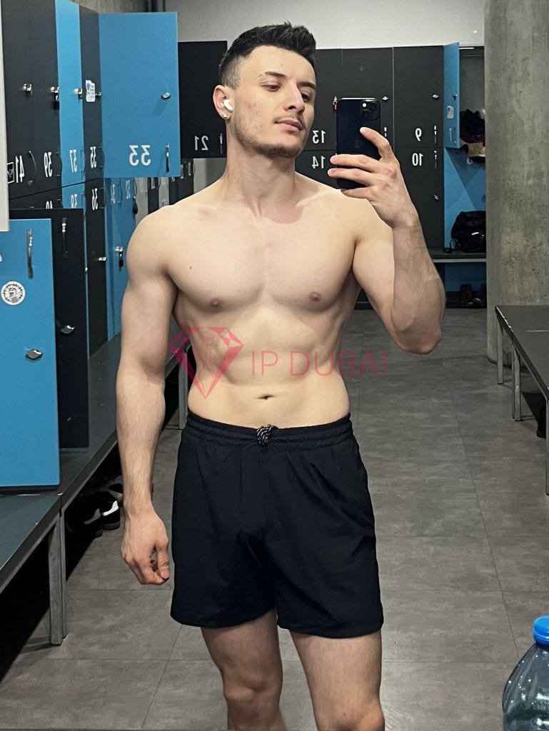 Henrik, 24, European, in DIFC, Dubai, from AED 2,250 an hour, speaks English and French — photo 4 of 18