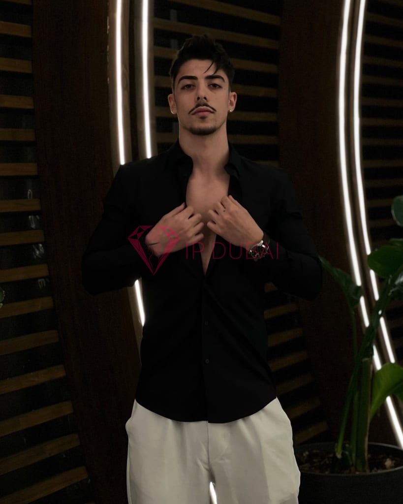 Rodrigo, 24, Latina, in Fujairah City, Fujairah, from AED 12,600 an hour, speaks Spanish and Portuguese — photo 3 of 10