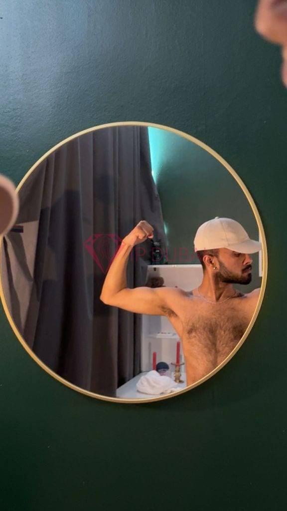 Leandro, 25, Latina, in TECOM, Dubai, from AED 2,750 an hour, speaks Spanish and Portuguese — photo 3 of 6