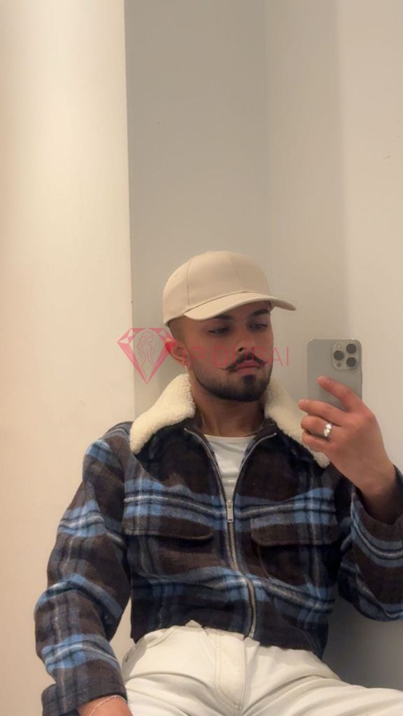 Leandro, 25, Latina, in TECOM, Dubai, from AED 2,750 an hour, speaks Spanish and Portuguese — photo 4 of 6