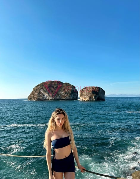 Estelle, 21, European, in TECOM, Dubai, from AED 2,450 an hour, speaks English and French — photo 13 of 34