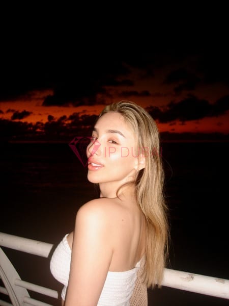 Estelle, 21, European, in TECOM, Dubai, from AED 2,450 an hour, speaks English and French — photo 29 of 34