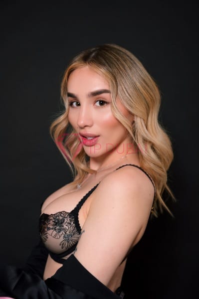 Estelle, 21, European, in TECOM, Dubai, from AED 2,450 an hour, speaks English and French — photo 7 of 34