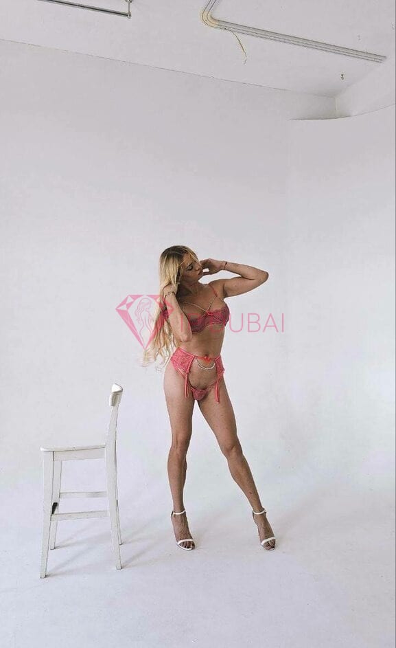 Renata, 27, Latina, in Al Rashidiya, Ajman, from AED 2,150 an hour, speaks Spanish and Portuguese — photo 19 of 32