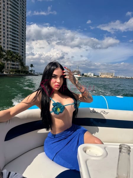 Amanda, 25, Latina, in Muwaileh, Sharjah, from AED 1,950 an hour, speaks Spanish and Portuguese — photo 7 of 13